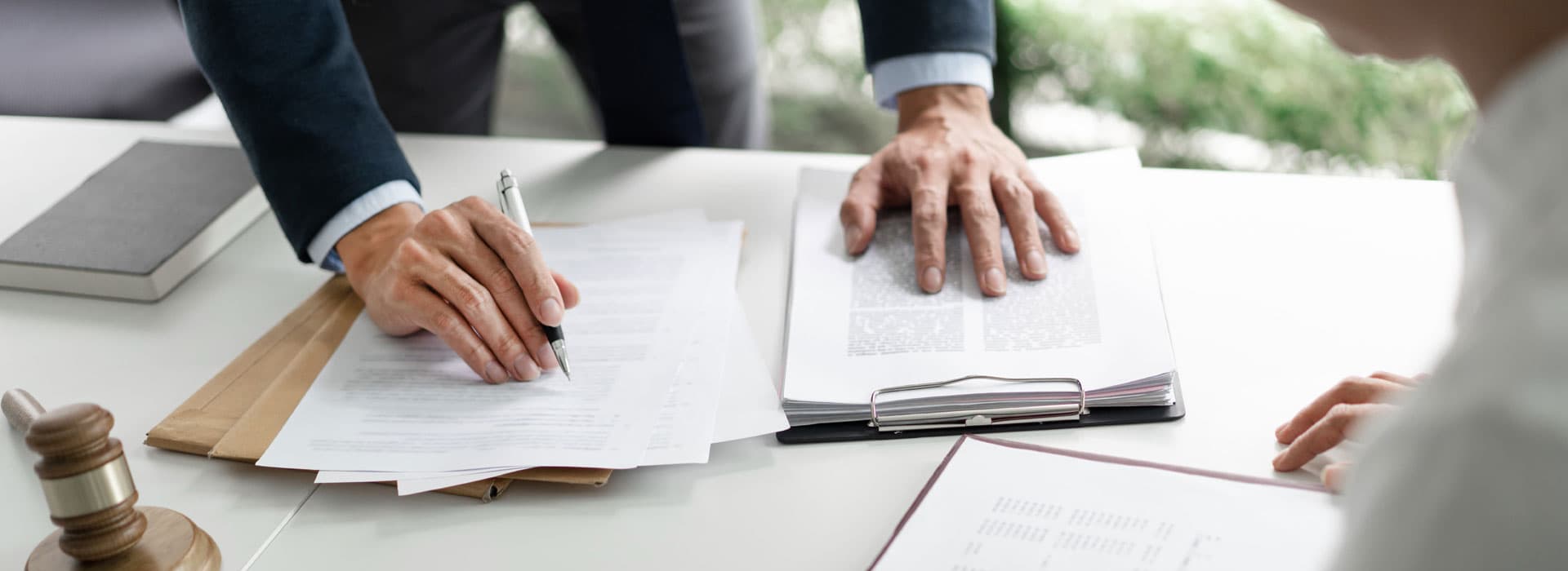 Contacte con el despacho de J. Gabriel Santos Conde para un servicio integral